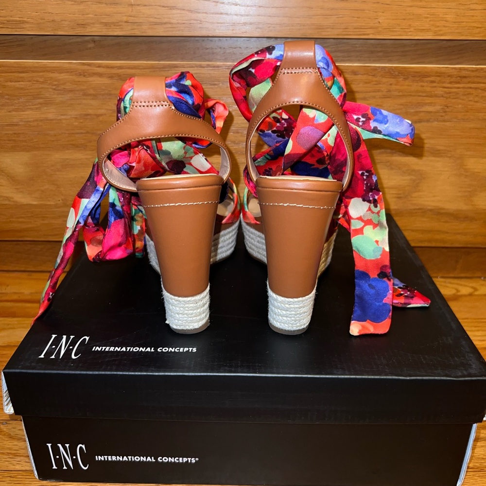 Beautiful INC floral ribbon wedges - Picture 3 of 6